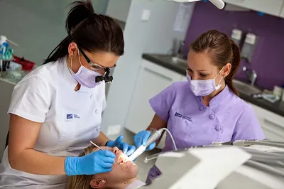 Ambasada Uśmiechu - Trzecie zęby w 1 dzień na implantach, Ortodonta Opole, Licówki Opole, Stomatolog Opole